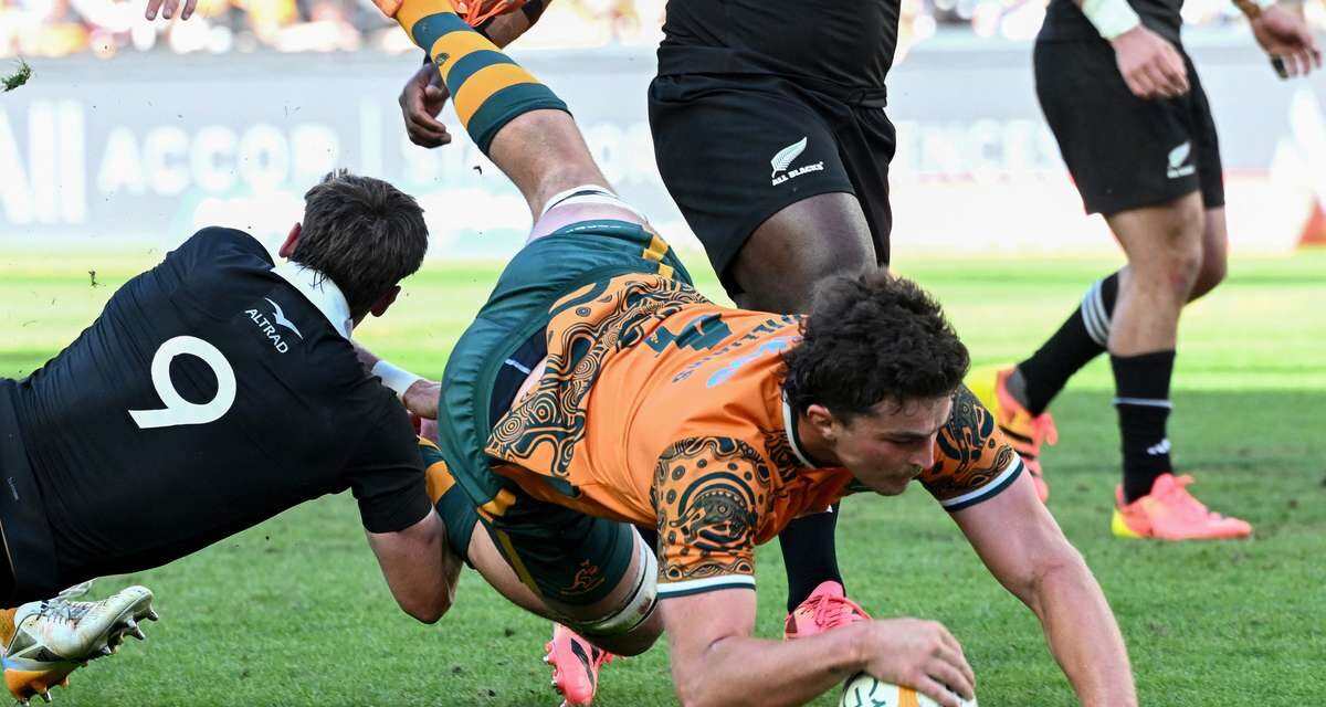 ‘The bubble has burst’: Wallabies facing toughest time of Kiss era