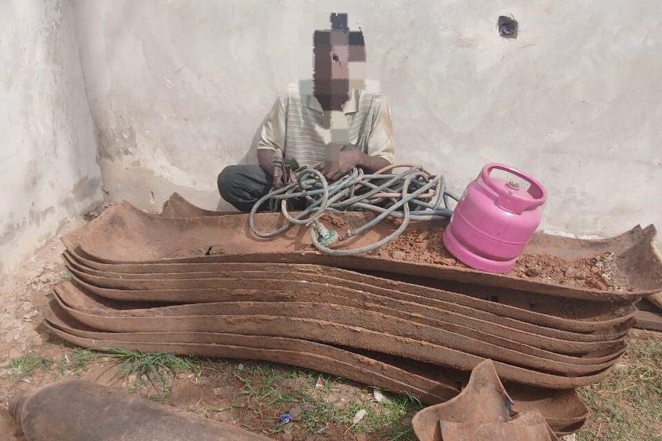 Ogun: SWAT arrests 36-year-old man over railway vandalism, recovers 16 iron rods