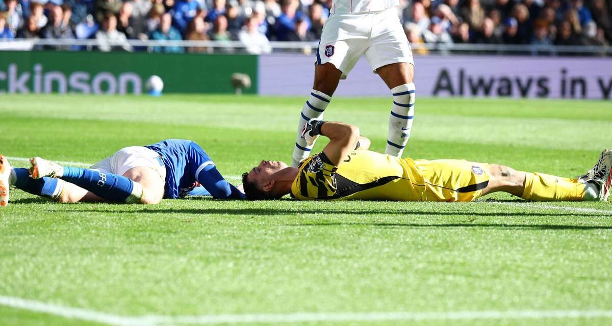 Chelsea goalkeeper Martinez suffered concussion after head collision against Everton