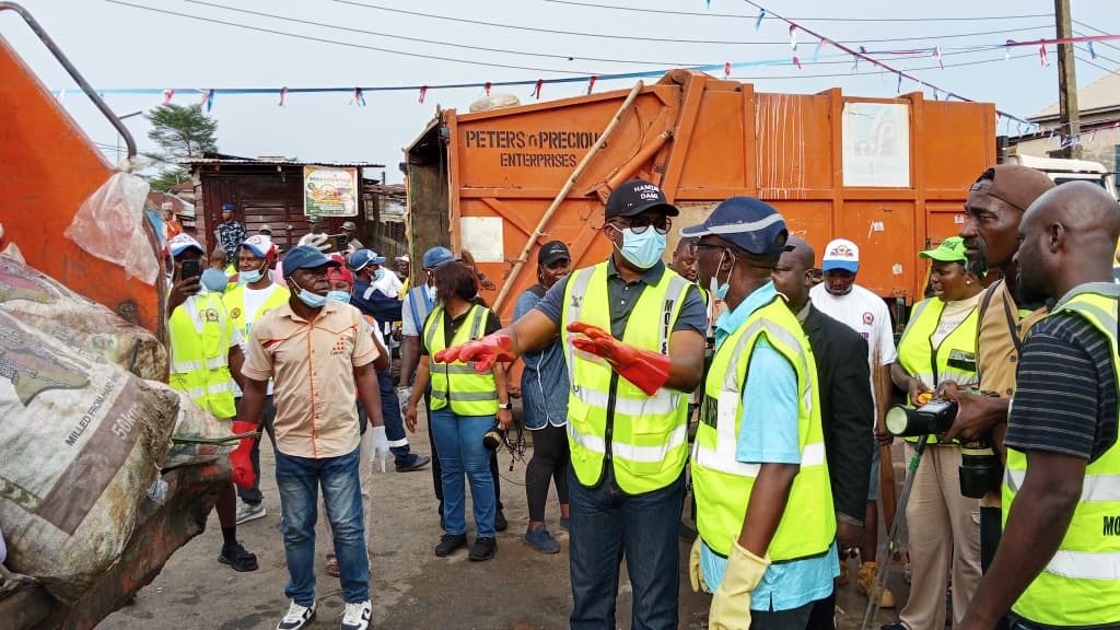Lagos Intensifies Waste Collection, Warns Against Dumping Refuse In Canals