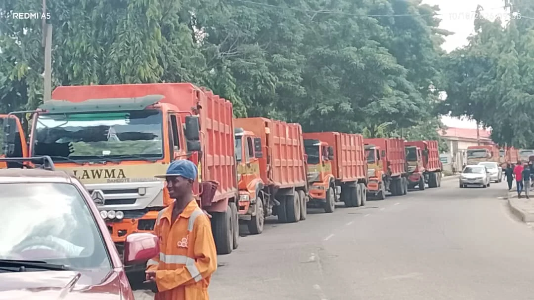 LAWMA Deploys 25 Trucks To Clear Waste In Oshodi