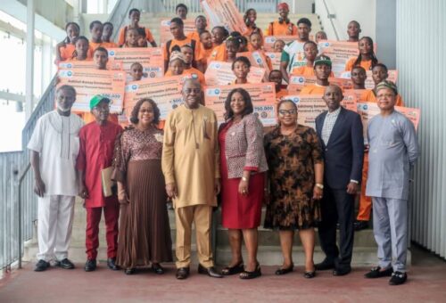 Eno Rewards Akwa Ibom’s Niger Delta Games Medalists, Officials With ₦50m