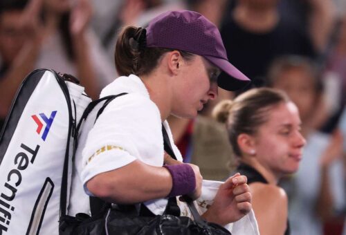 Swiatek set to miss WTA Finals after withdrawing from Ningbo with thigh injury